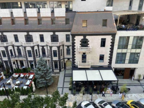 Newly Renovated, Modern and Bright Condo in Center